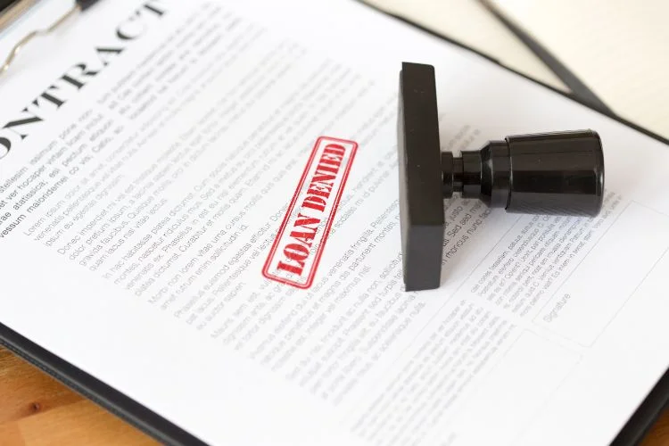 Un contrat de crédit immobilier refusé par la banque.