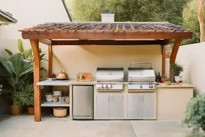 Une cuisine en béton cellulaire d'été couverte.