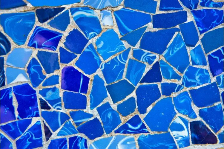 Mosaïque derrière une poêle à granulés