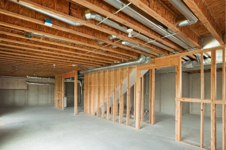 Un grand sous-sous-sol brut en pleine rénovation