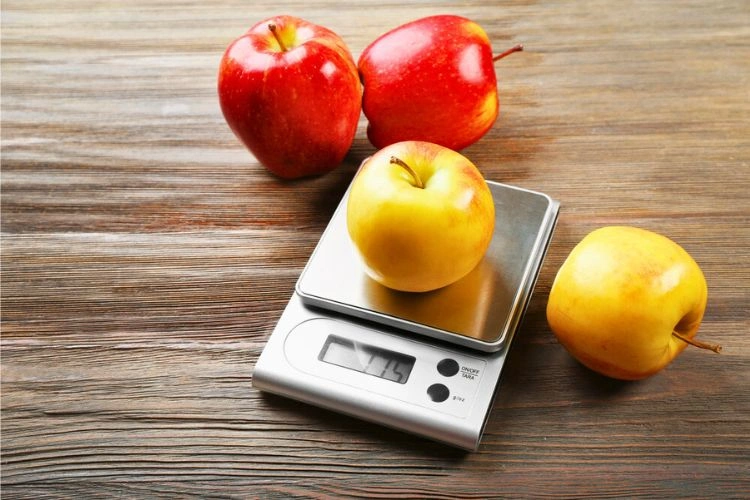 Pommes sur une balance