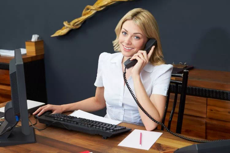 Réceptionniste : premier point de contact avec une entreprise