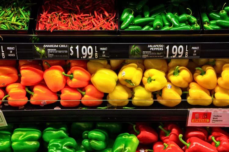 Poivrons dans un supermarché